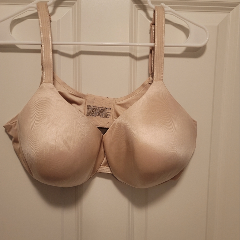 Bali® One Smooth U® Smoothing & Concealing Underwire Bra 3W11